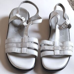 SAS Women's Size 9 N White Tripad Comfort Adjustable Sandals